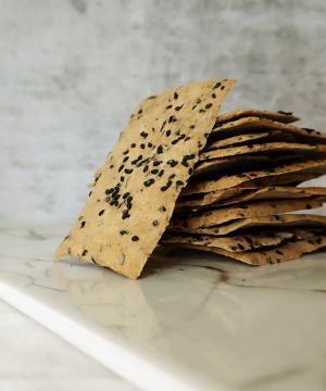 Crackers de Semilla de Sésamo Negro y Romero